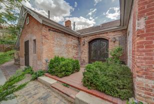 208 Edith Blvd Se - Photo 1 of 1