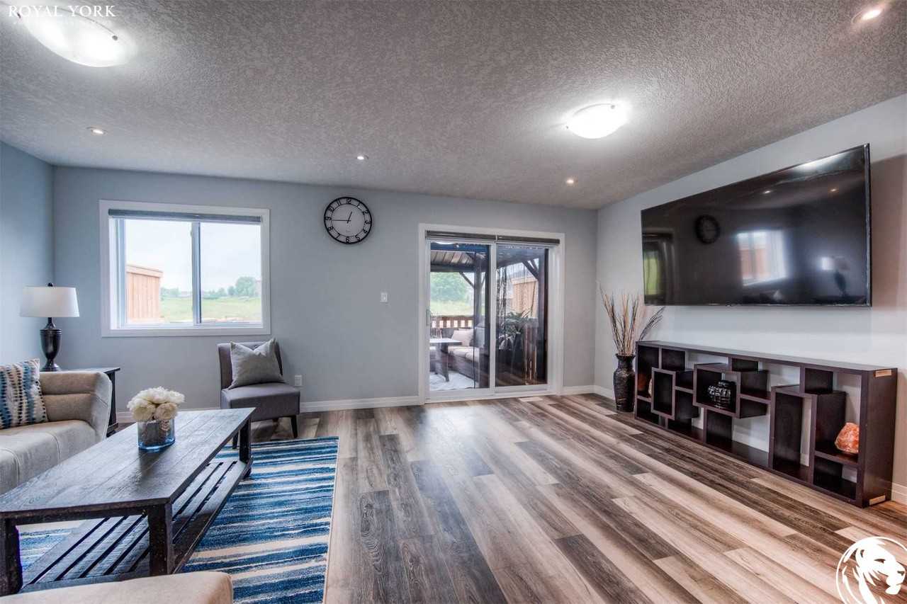 520 Wismer St - Photo 2 of 22