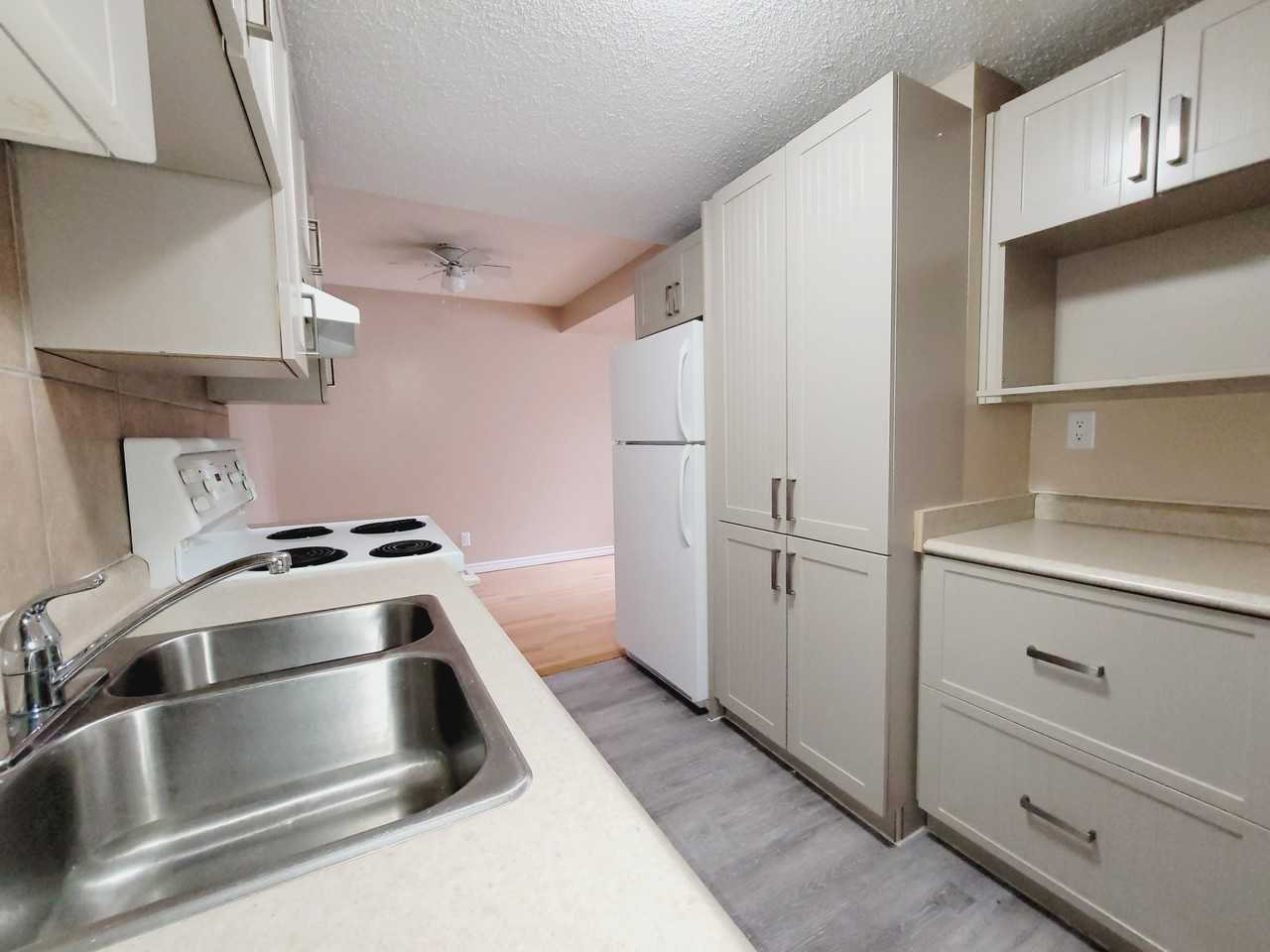 18 Amberly Crt Nw - Photo 2 of 11