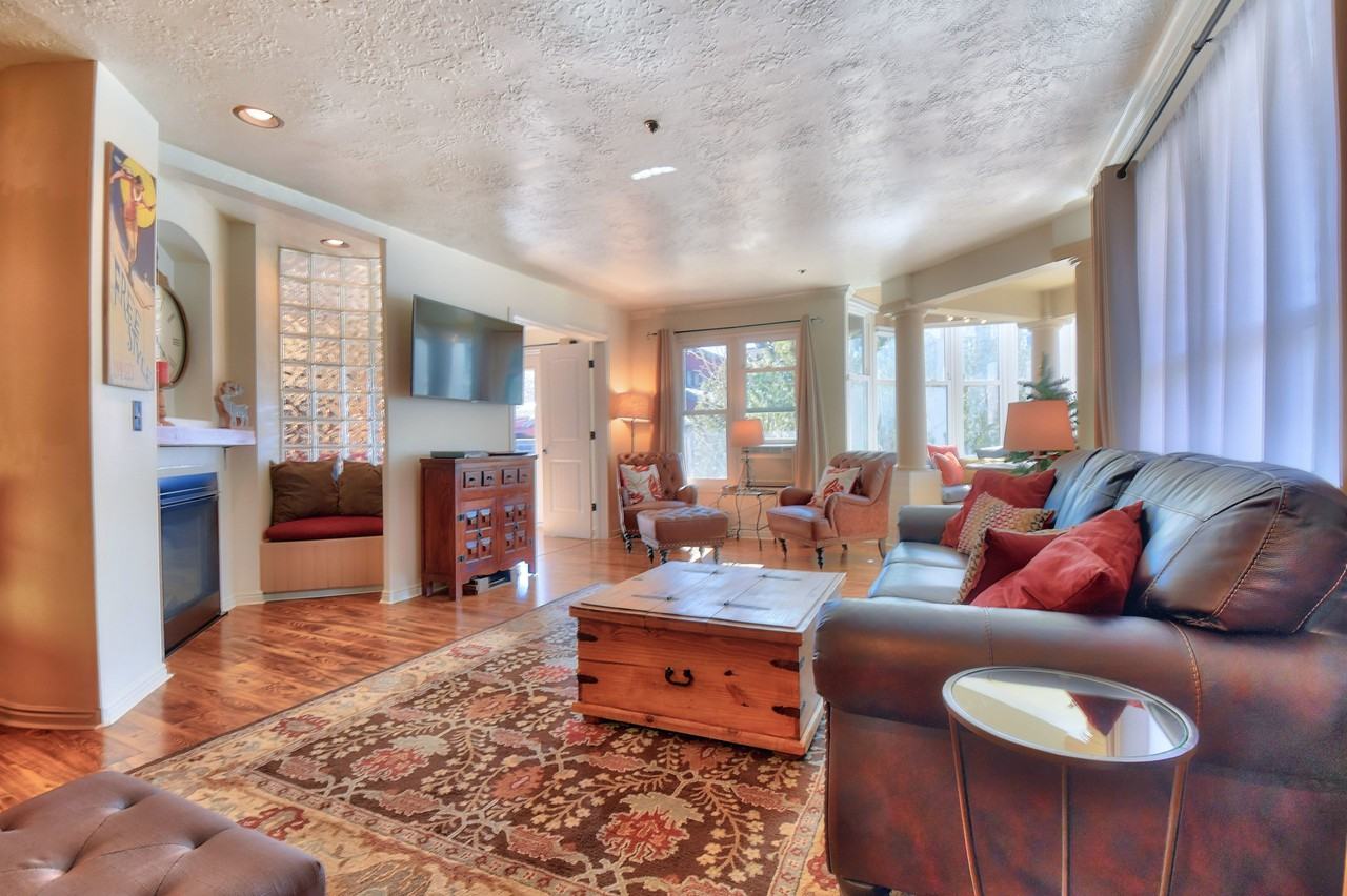 1402 Empire Avenue - Photo 2 of 22