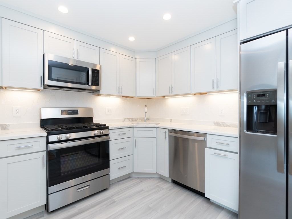 85 E India Row Unit Ph-D - Photo 3 of 12