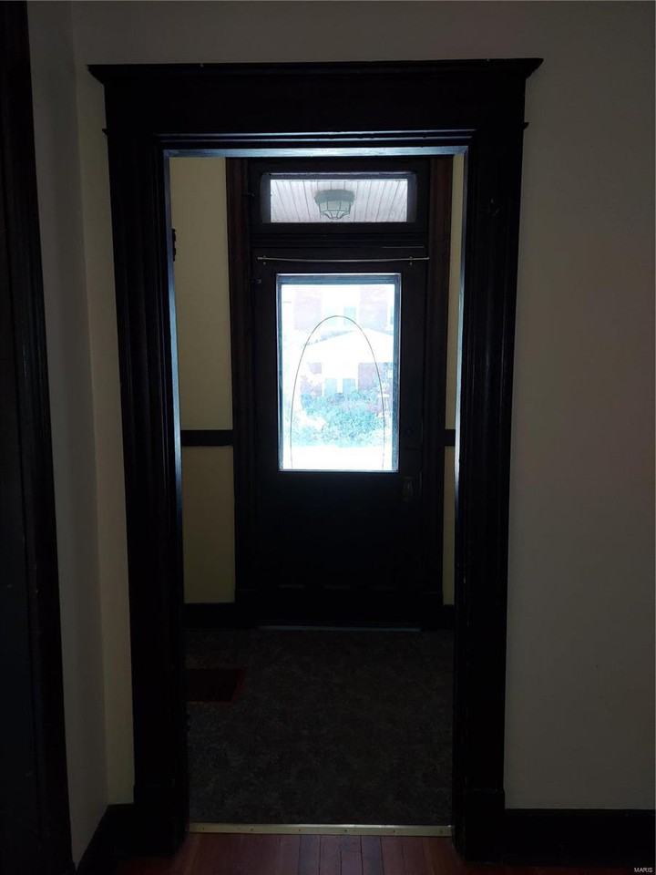 7477 Maple Ave - Photo 2 of 30