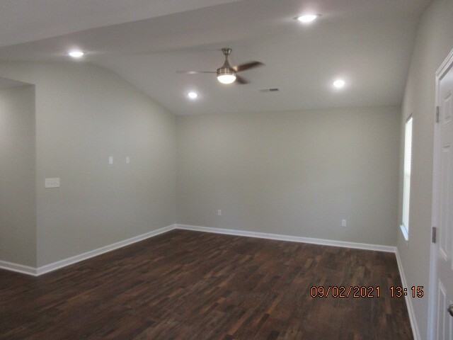 1405 Louise St Ne - Photo 2 of 17