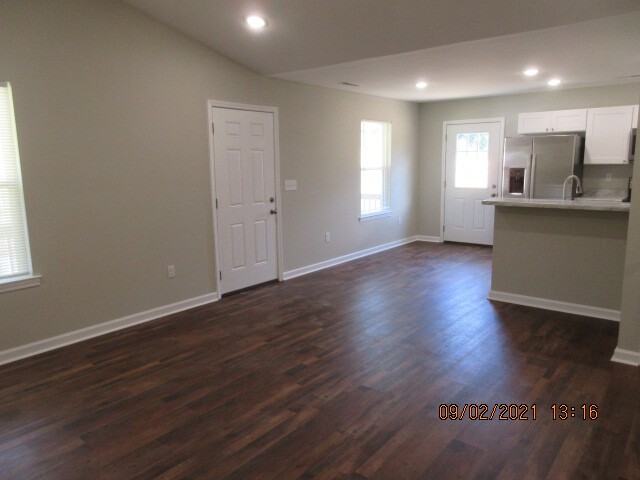 1405 Louise St Ne - Photo 3 of 17