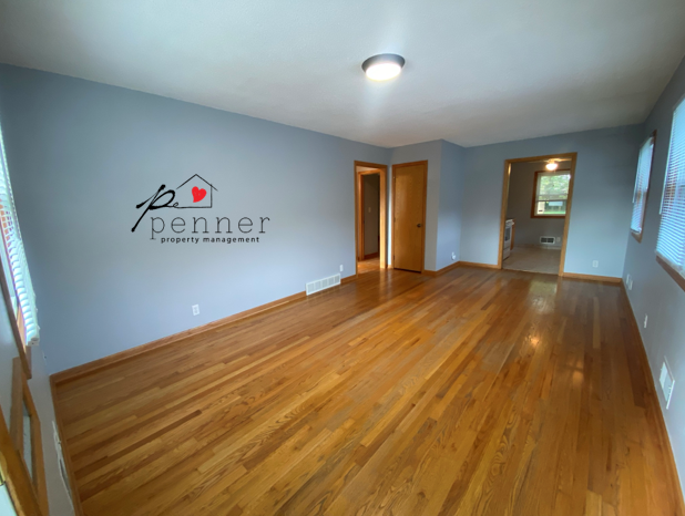 3328 South Oxford Avenue - Photo 3 of 12