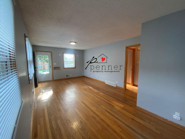 3328 South Oxford Avenue - Photo 2 of 12