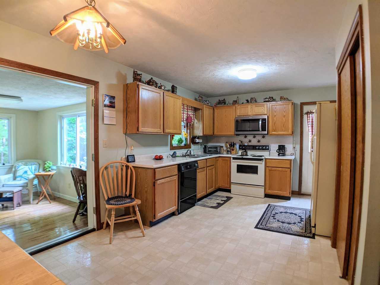 22 Emerald Dr #1 - Photo 5 of 25