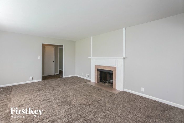 4050 E 42nd St - Photo 3 of 15
