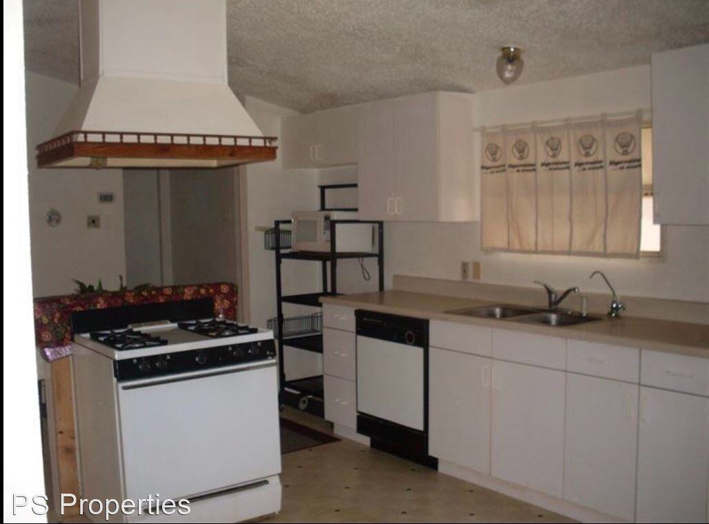 1160 San Ysidro St - Photo 2 of 3