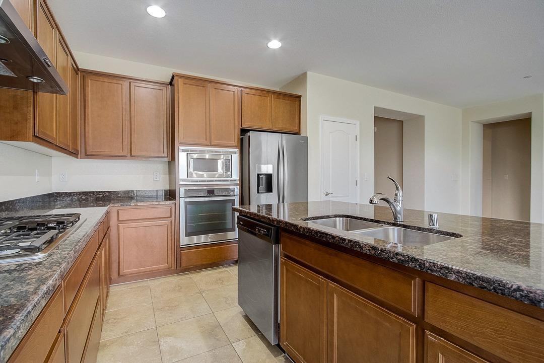 2100 Ranch View Dr - Photo 3 of 30