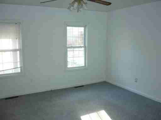 115 Mill St - Photo 3 of 6