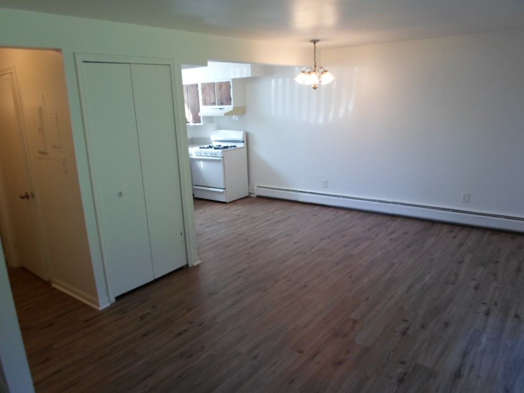 159 Huronview Ct - Photo 2 of 10
