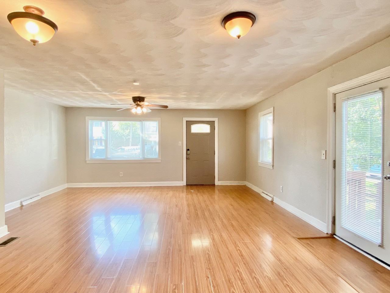 2922 Hollister Ave - Photo 2 of 13