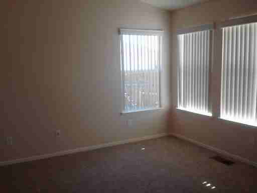 716 Annie Way - Photo 3 of 8