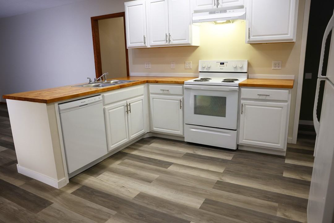 3306 39th Avenue Northeast - Photo 2 of 17