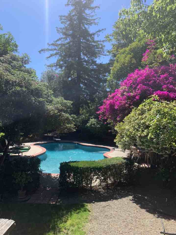 1060 Emory St - Photo 2 of 7