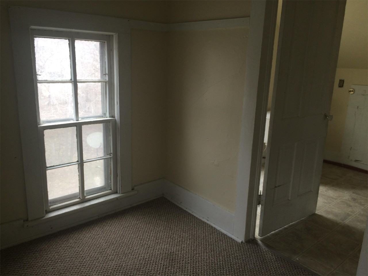 203 Sumner St - Photo 3 of 12