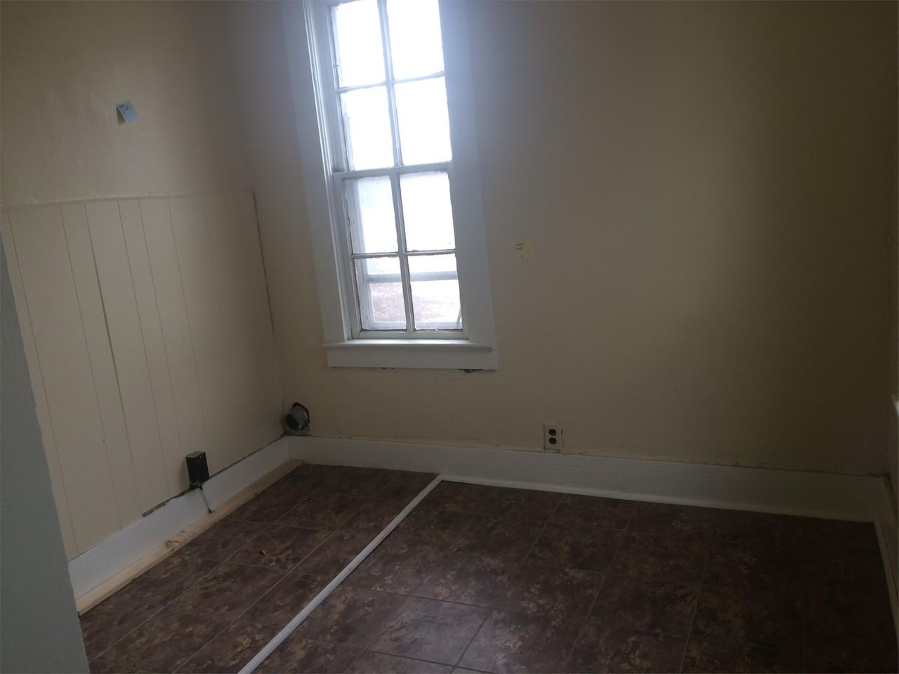203 Sumner St - Photo 5 of 12