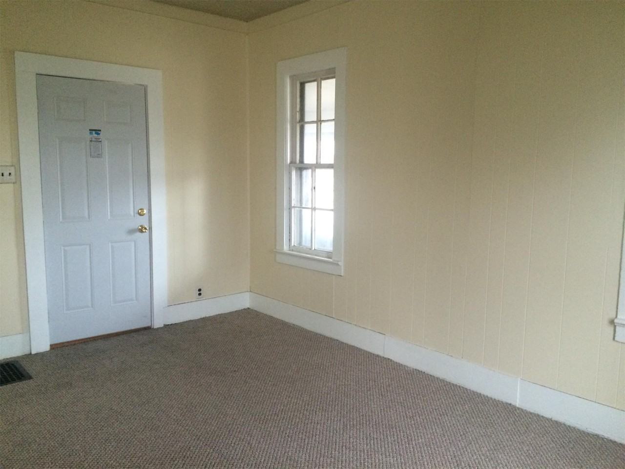 203 Sumner St - Photo 7 of 12
