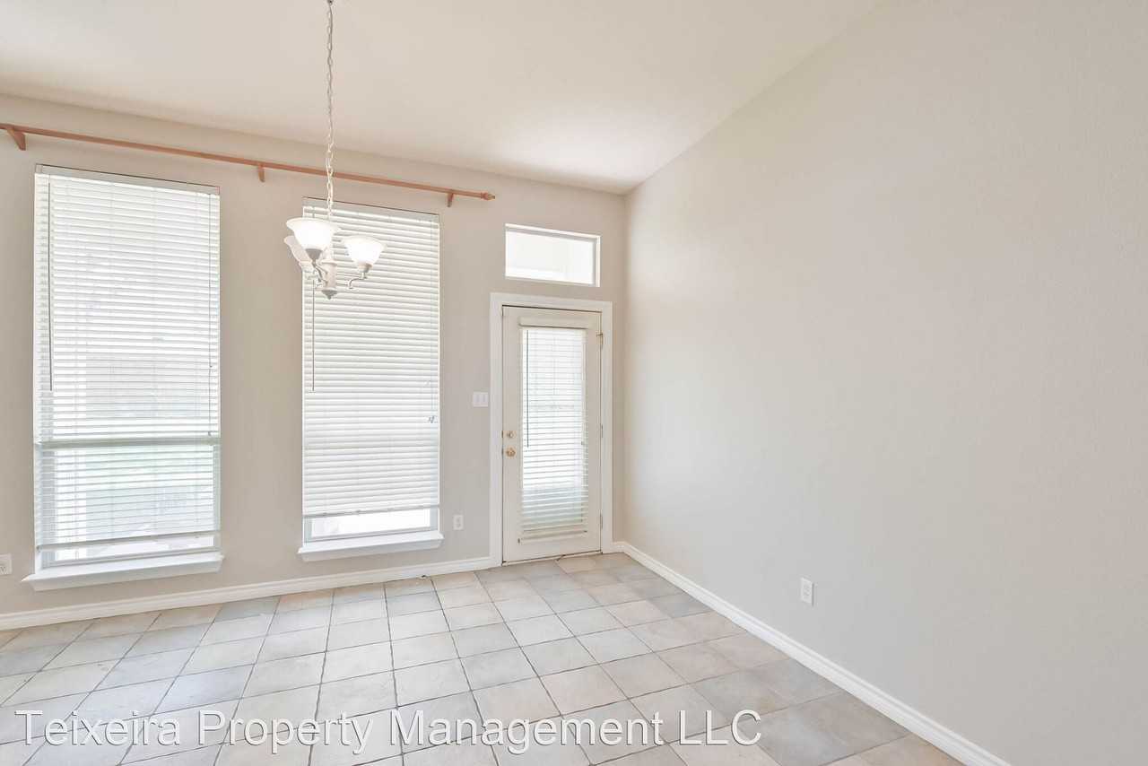 2103 Nugent Dr - Photo 3 of 40