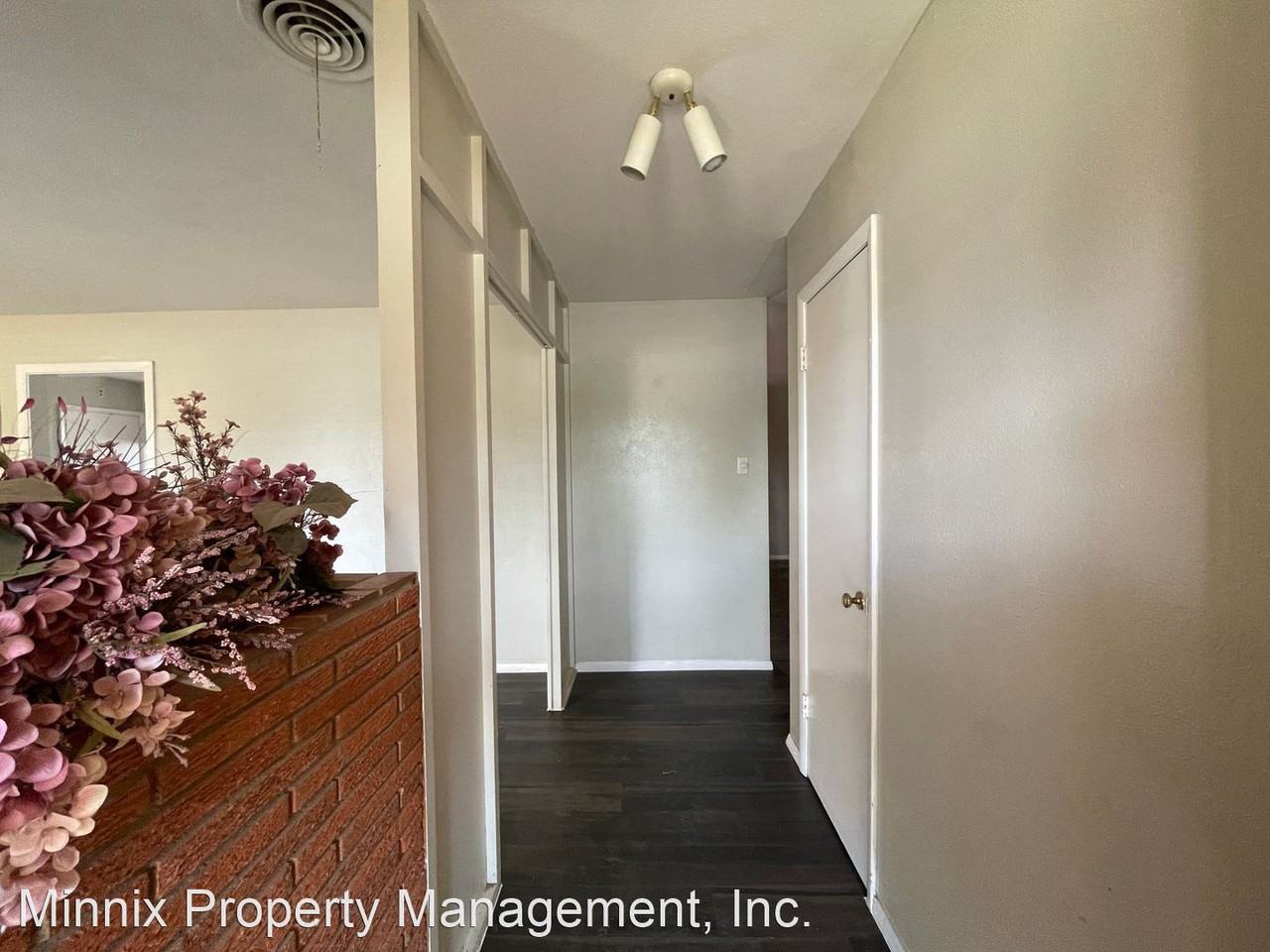 1002 Upland St - Photo 3 of 19