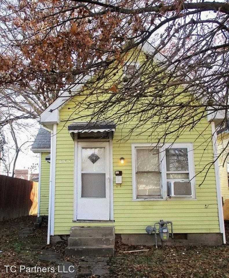 410 S Denby Ave - Photo 2 of 6