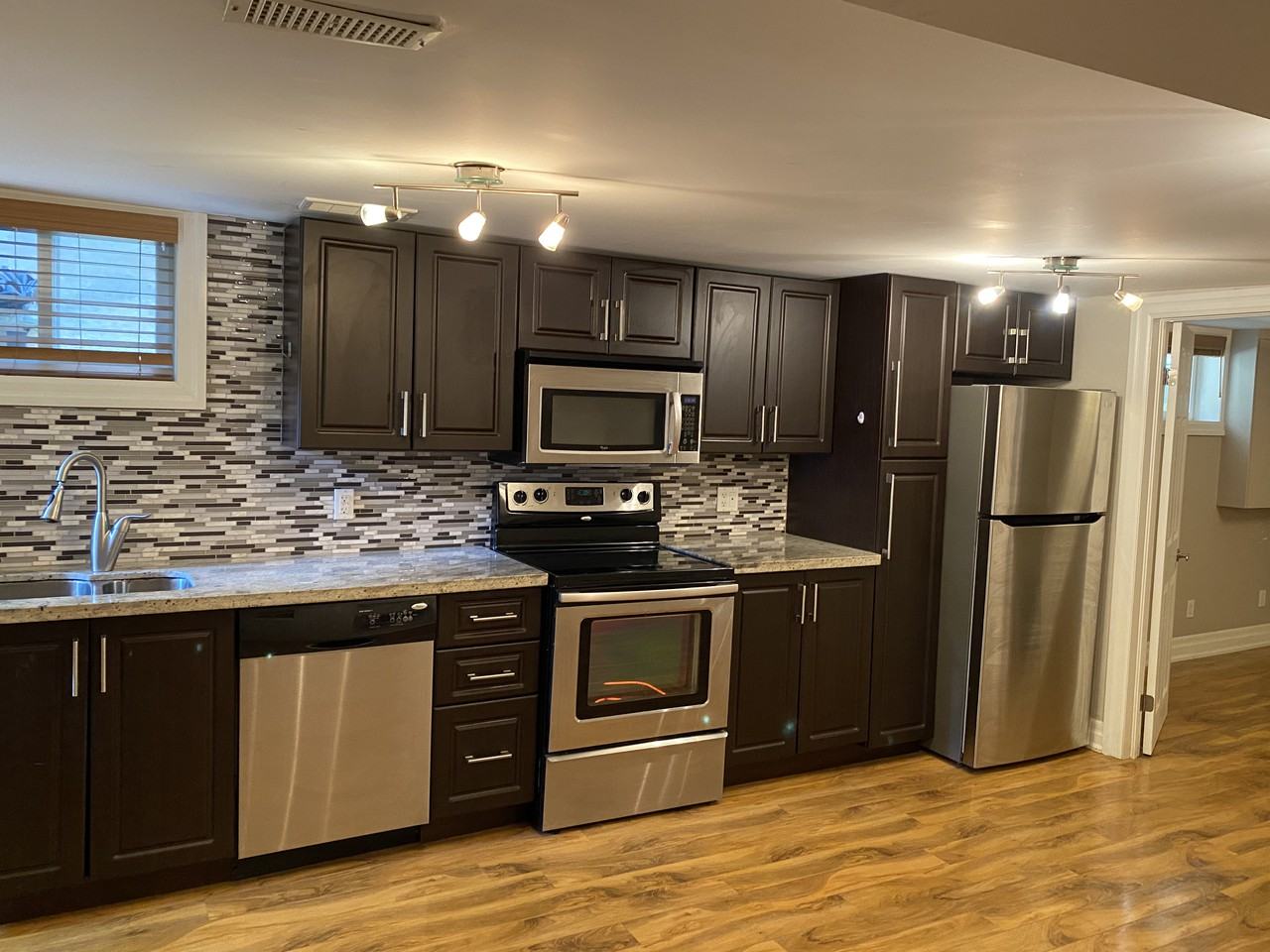 164 Kingsmount Park Rd #LOWER