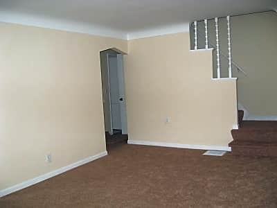 7037 Noble Ct - Photo 3 of 10