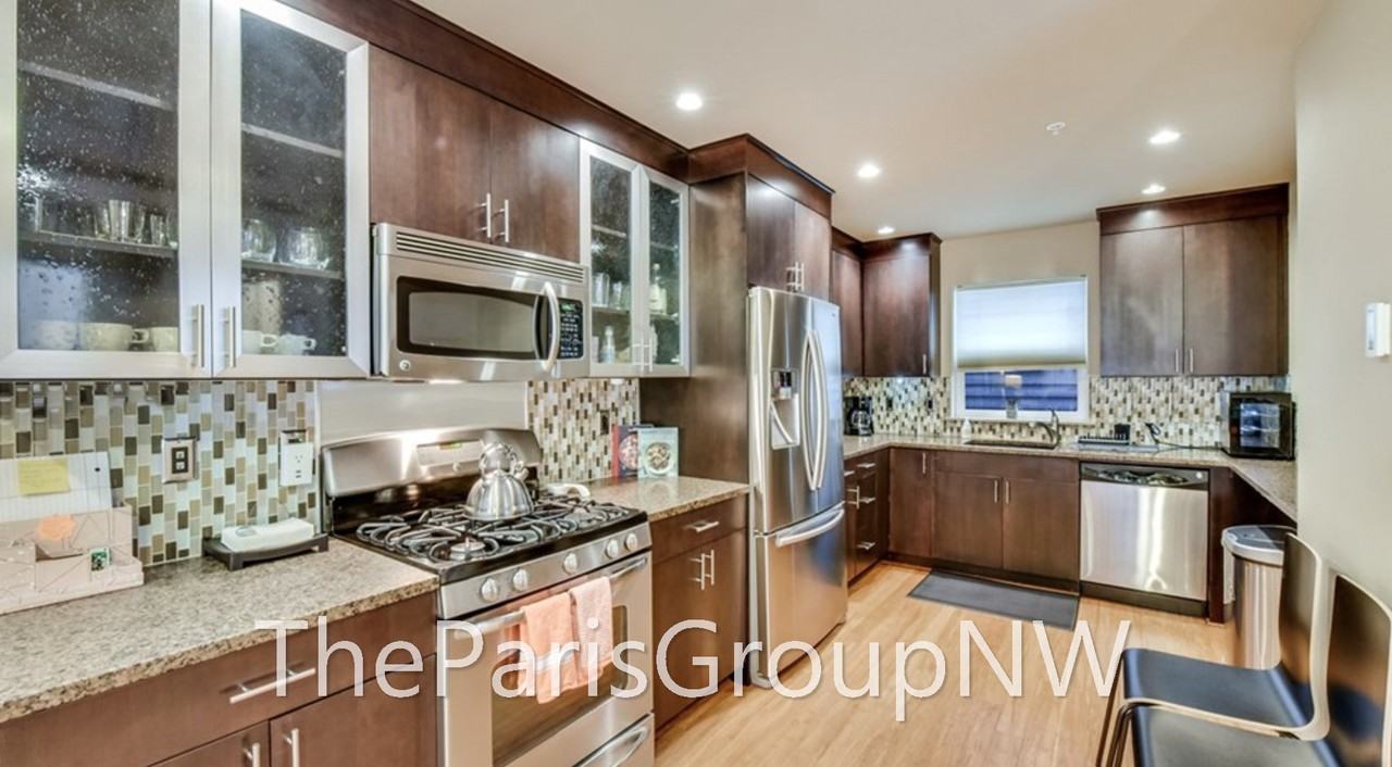 7920 Ashworth Avenue North - Photo 2 of 29