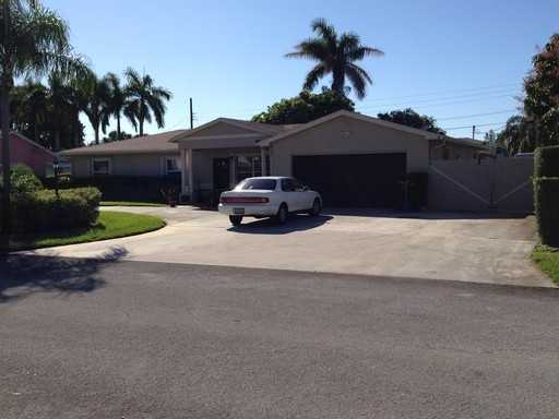 1410 Beta Ct N - Photo 2 of 13