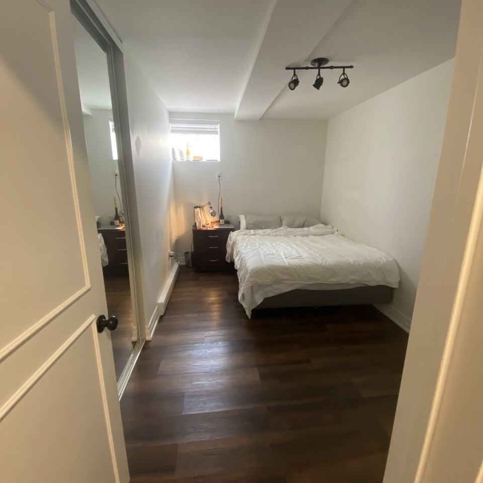 782 Ossington Avenue - Photo 4 of 12