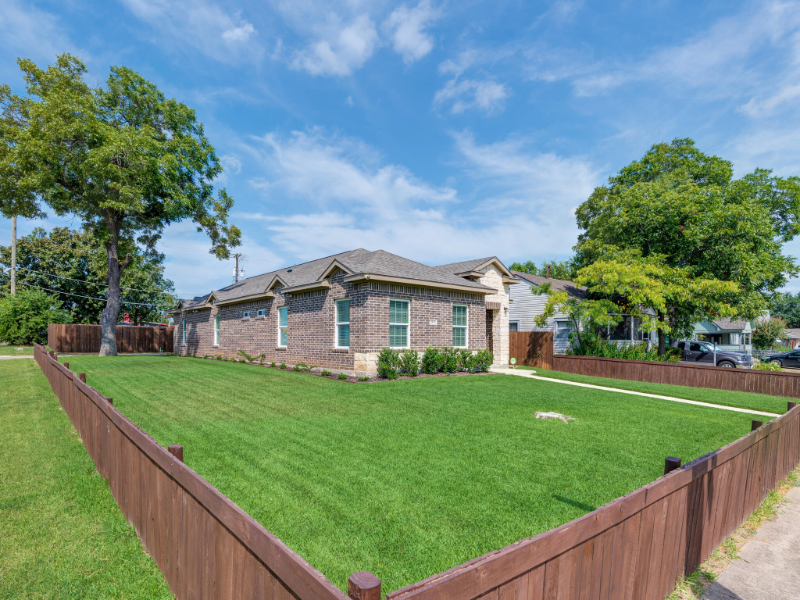 2523 Crest Ave - Photo 2 of 31