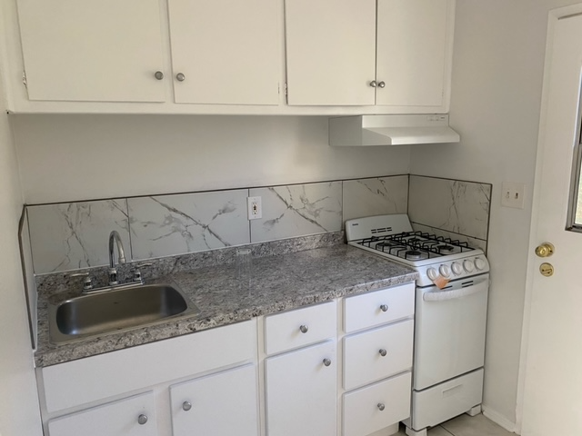 10102 Forbes Ave - Photo 3 of 7