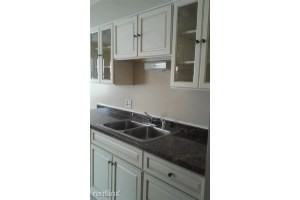 939 James St - Photo 3 of 11