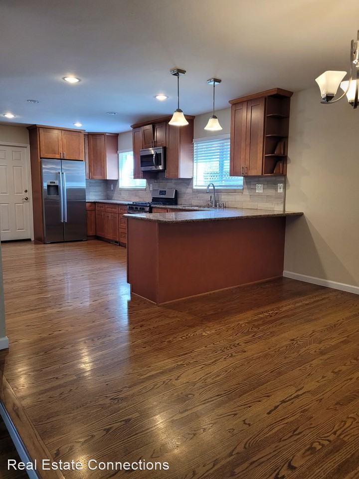 108 Anne Way - Photo 2 of 16