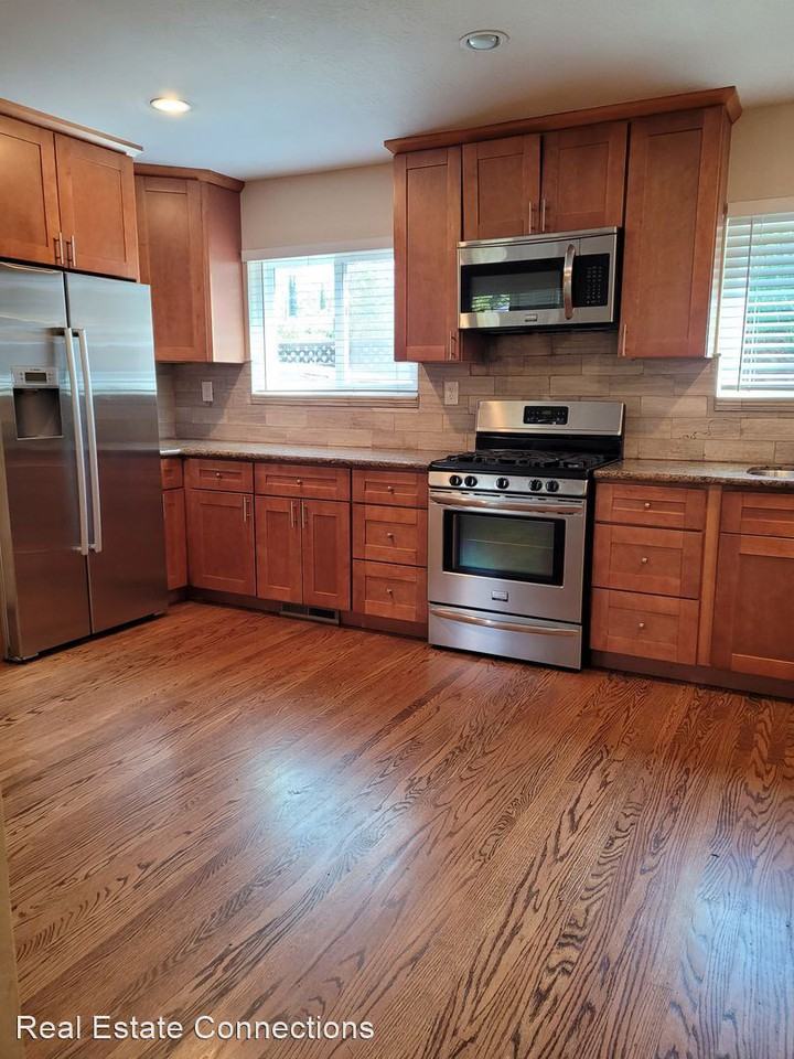 108 Anne Way - Photo 3 of 16