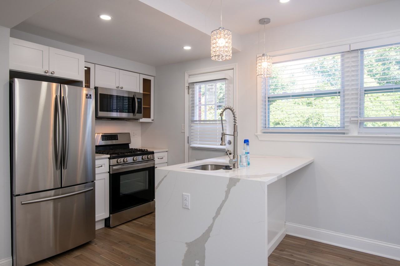 4913 Just St Ne - Photo 2 of 20