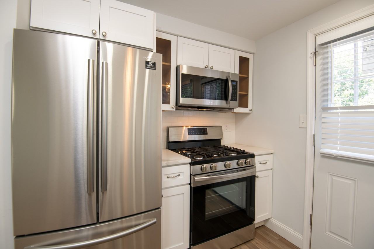 4913 Just St Ne - Photo 3 of 20