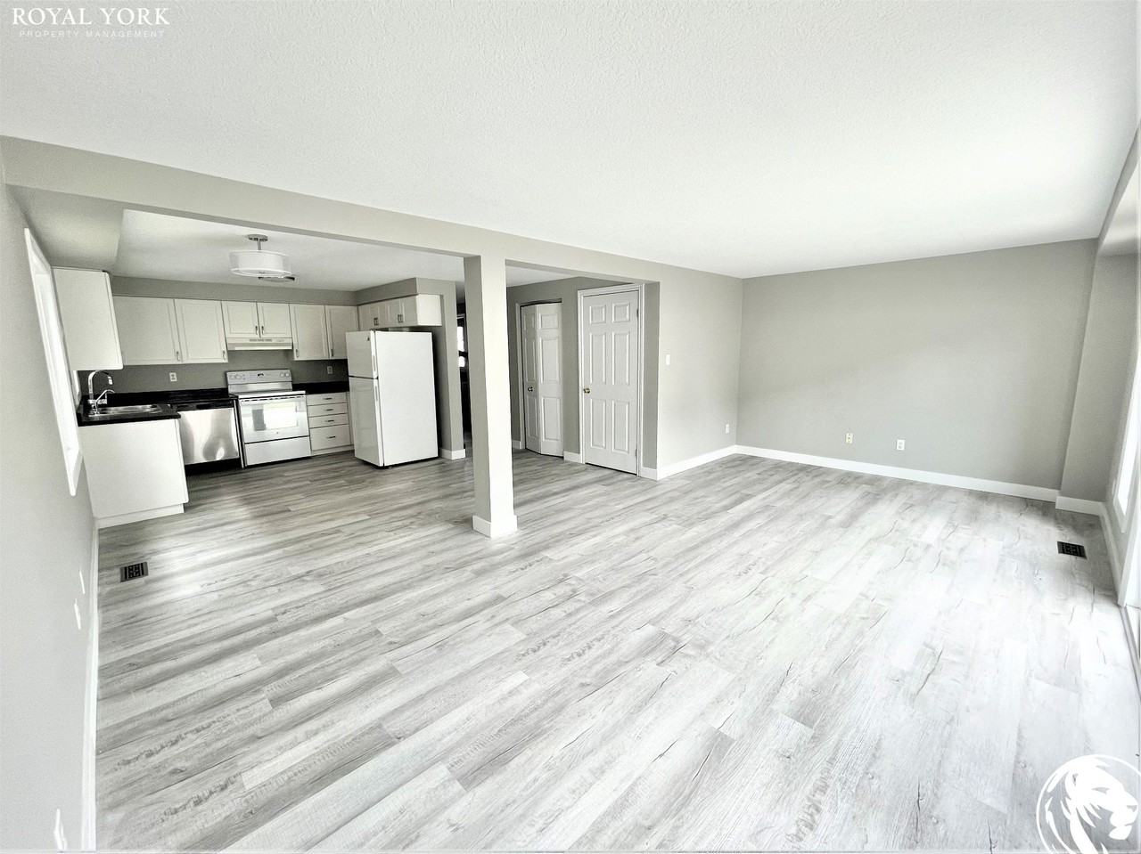 35 Peach Blossom Cres - Photo 3 of 28