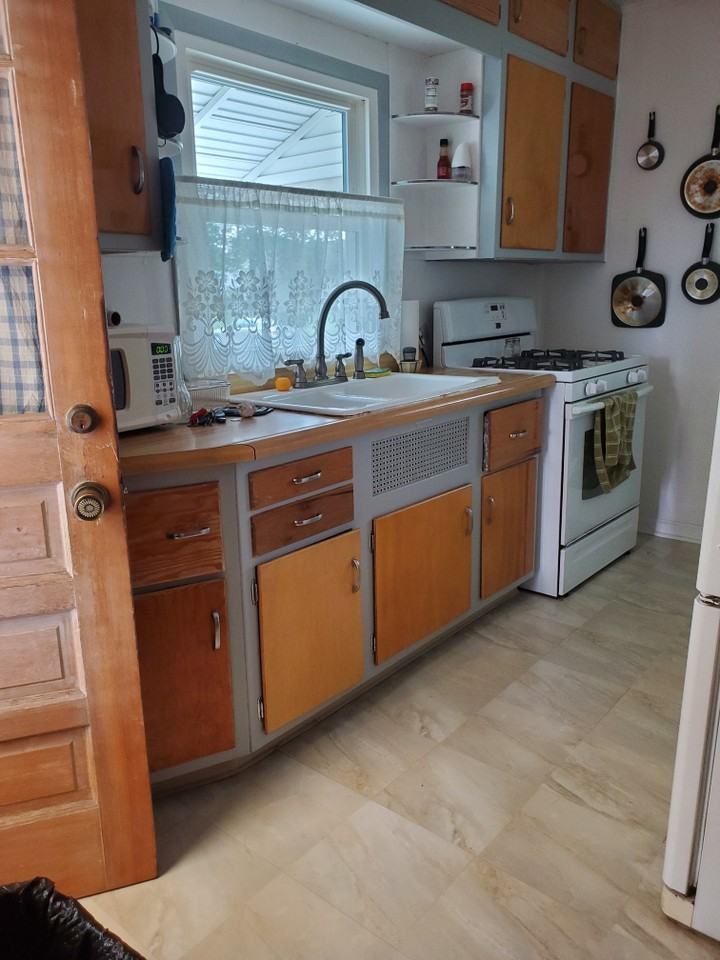 819 S 29th St - Photo 2 of 5