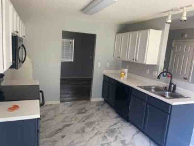 704 Sunmeadow Dr - Photo 2 of 2