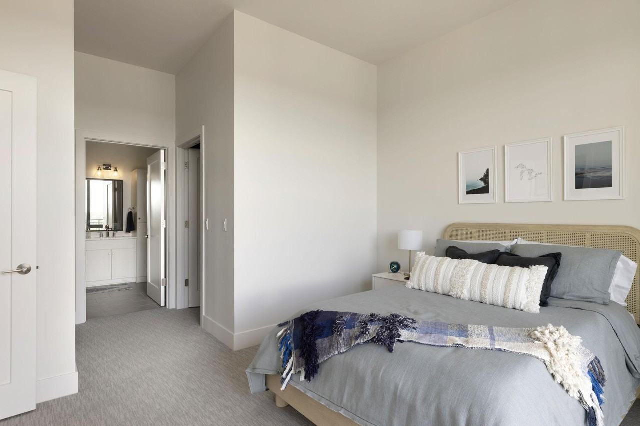 LAKEHAUS - Photo 3 of 25