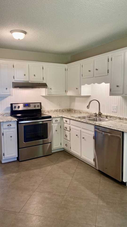 3033 Towne Valley Rd - Photo 3 of 18