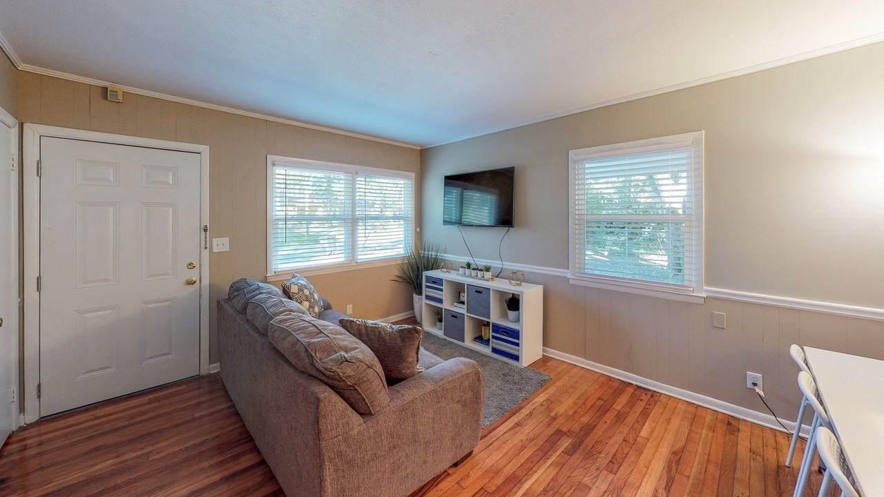 Private Bedroom for Female Student or Professional (Master Bedroom) - Photo 5 of 12