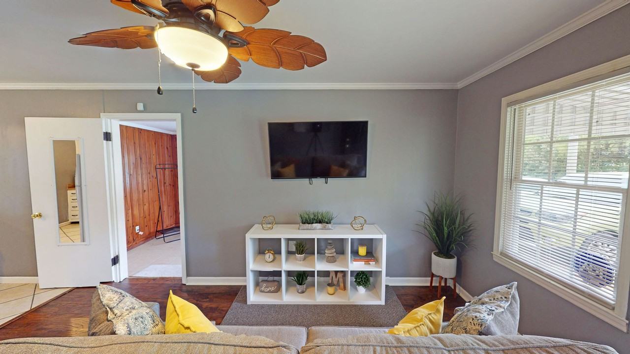 115 Private Bedroom for Male Student or Professional (Bedroom - Photo 4 of 13