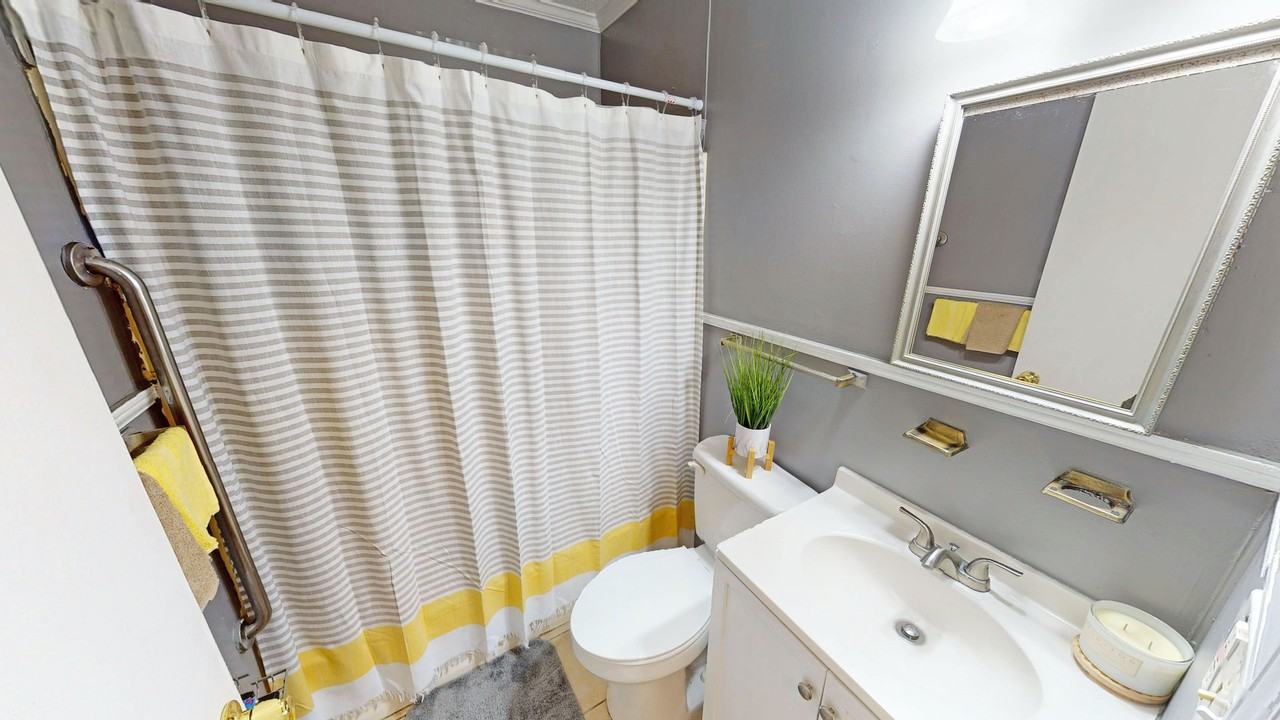 115 Private Bedroom for Male Student or Professional (Bedroom - Photo 2 of 13