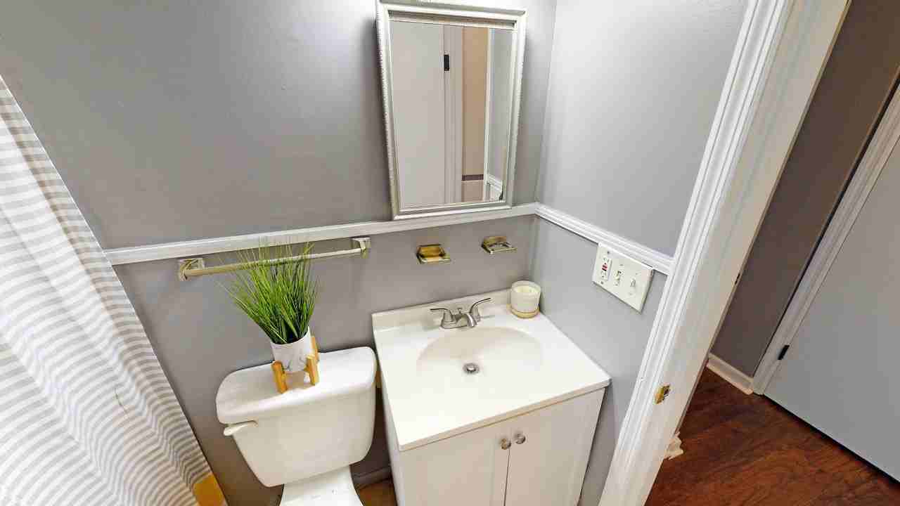 115 Private Bedroom for Male Student or Professional (Bedroom - Photo 3 of 13