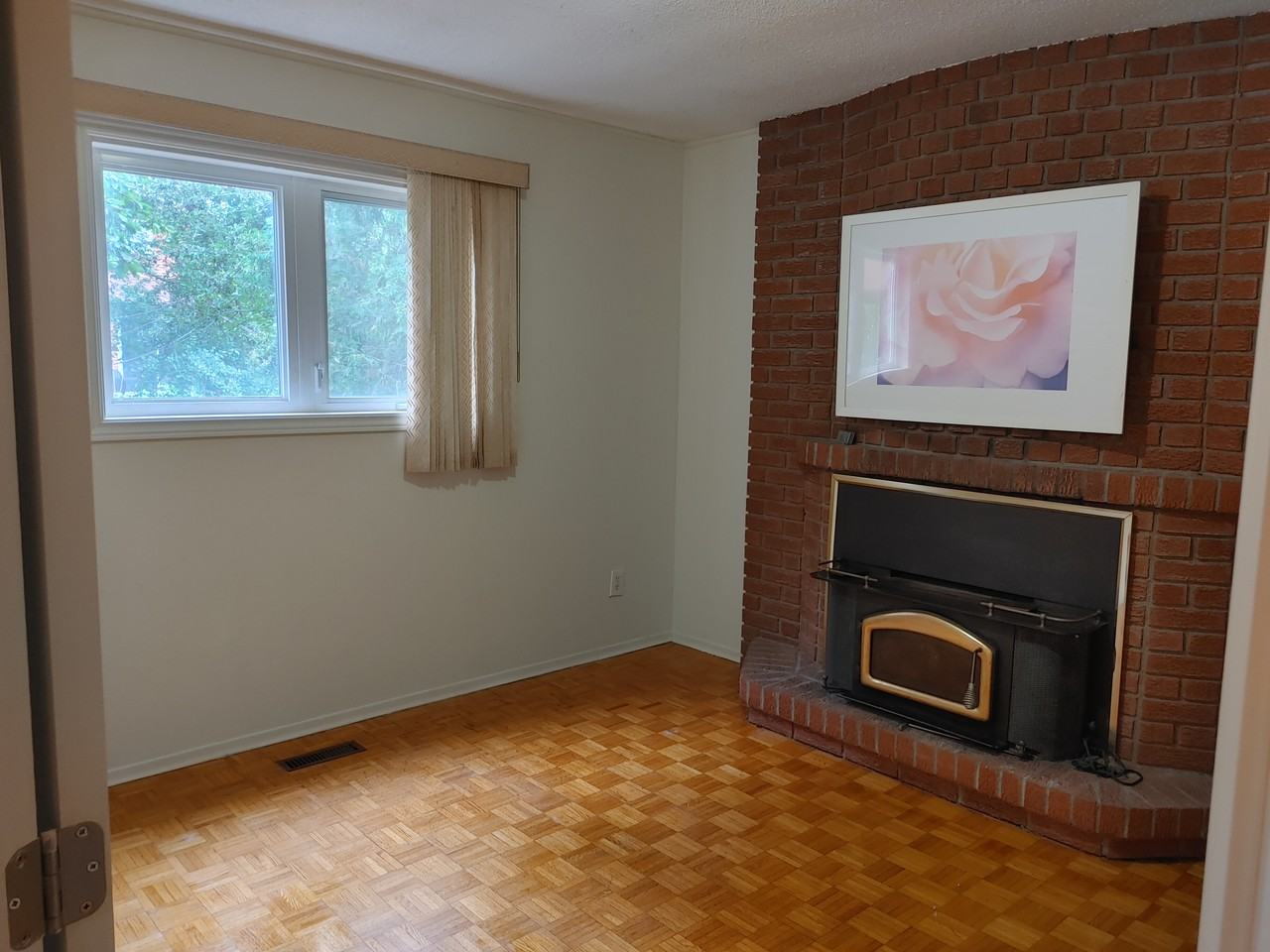 52 Hazelnut Crescent - Photo 3 of 10