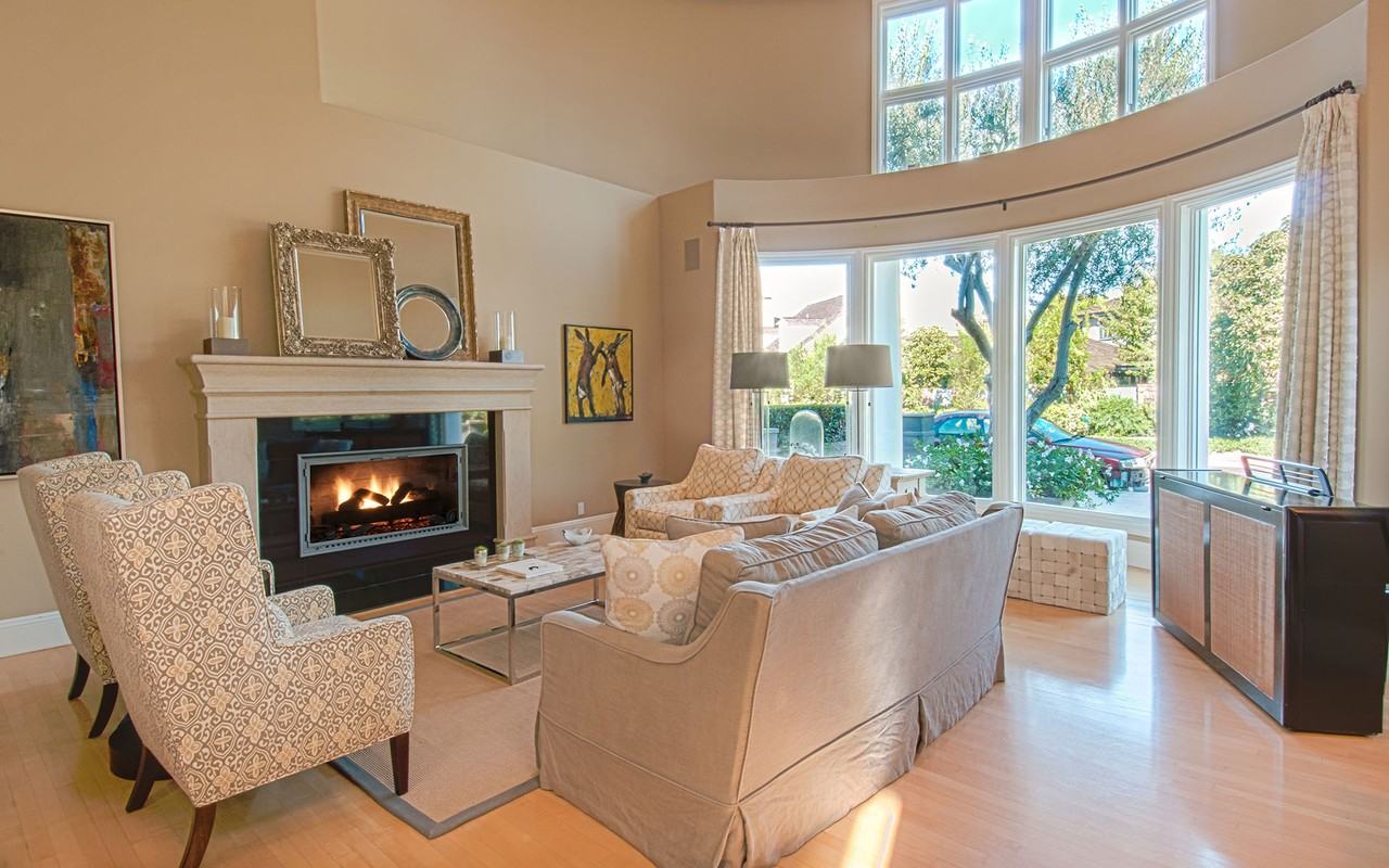 2672 Circle Dr - Photo 3 of 32