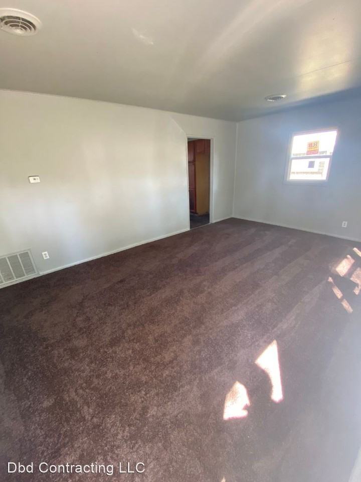 5020 Bowser Ave - Photo 2 of 7